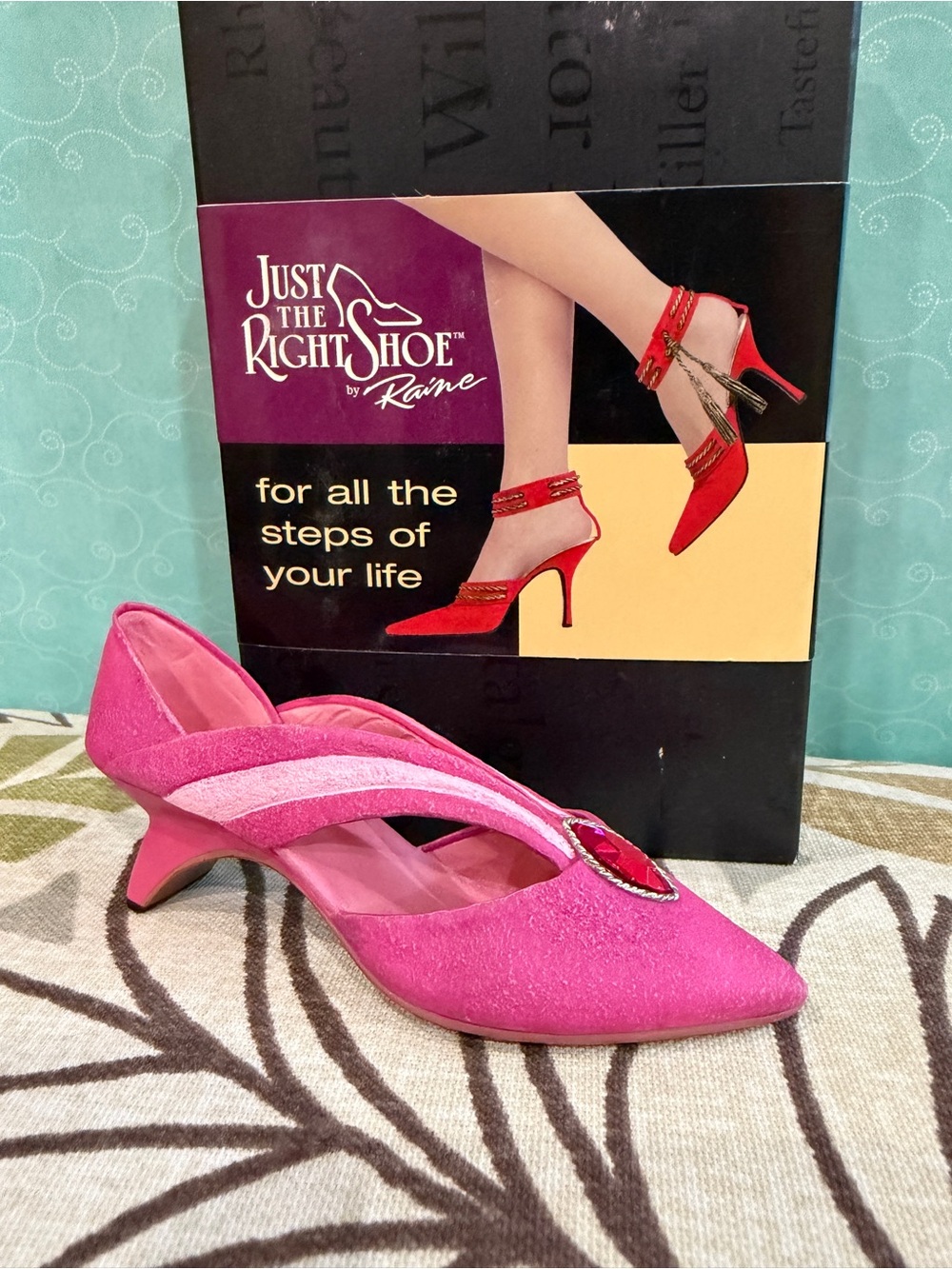 Just the Right Shoe “Grand Marquise” #25126 (2001) Collectible Shoe